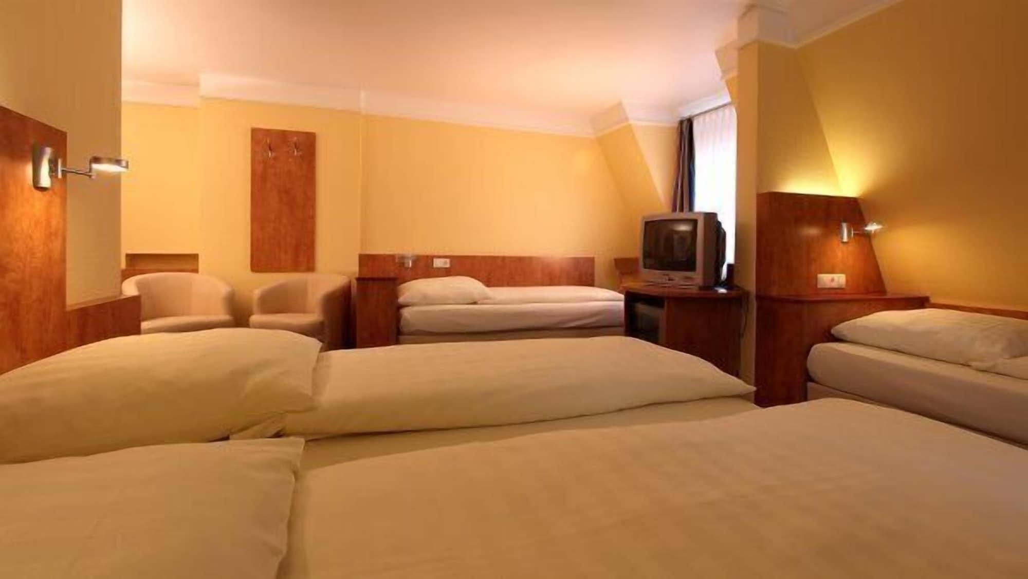 Aparthotel Astro - Nichtraucherhotel Штутгарт Экстерьер фото