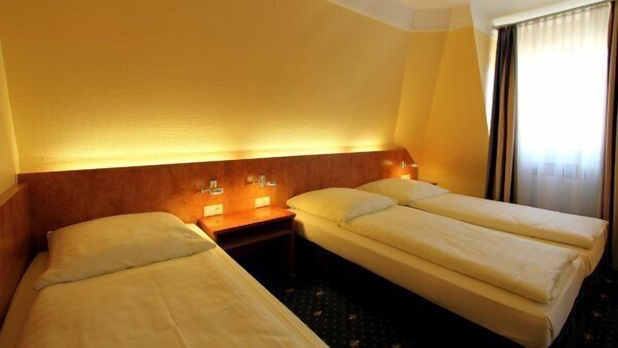 Aparthotel Astro - Nichtraucherhotel Штутгарт Экстерьер фото
