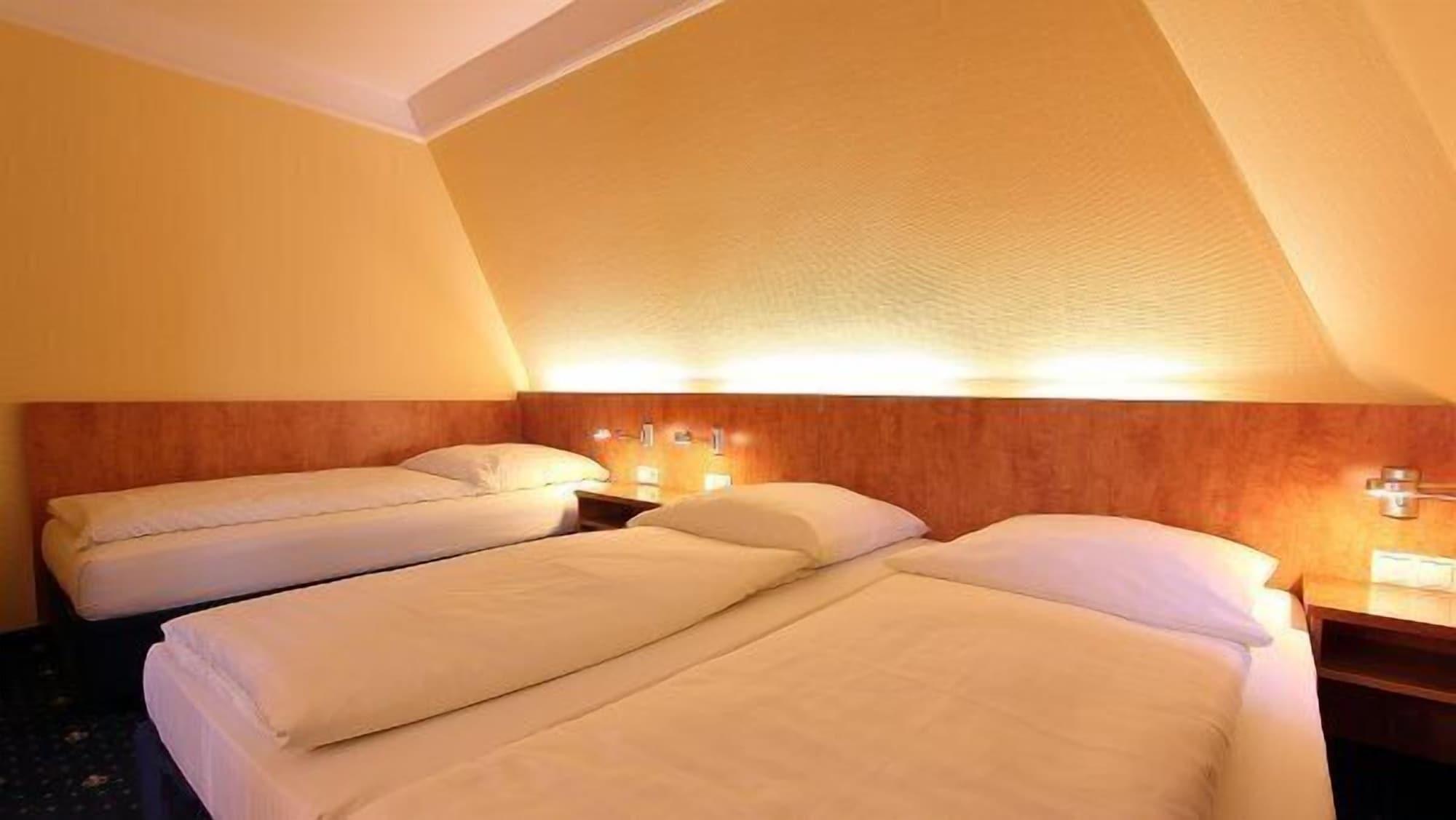 Aparthotel Astro - Nichtraucherhotel Штутгарт Экстерьер фото