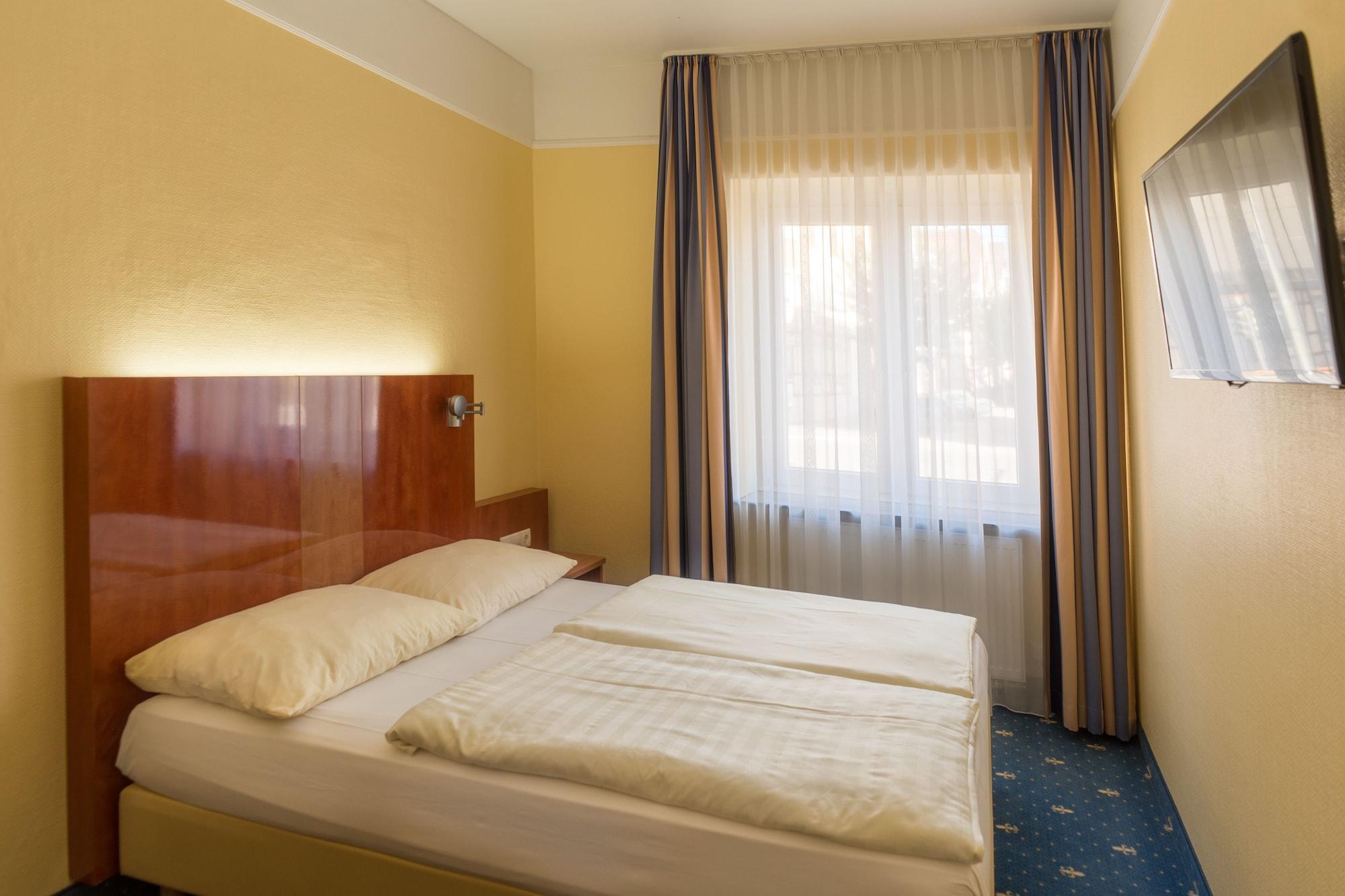 Aparthotel Astro - Nichtraucherhotel Штутгарт Экстерьер фото
