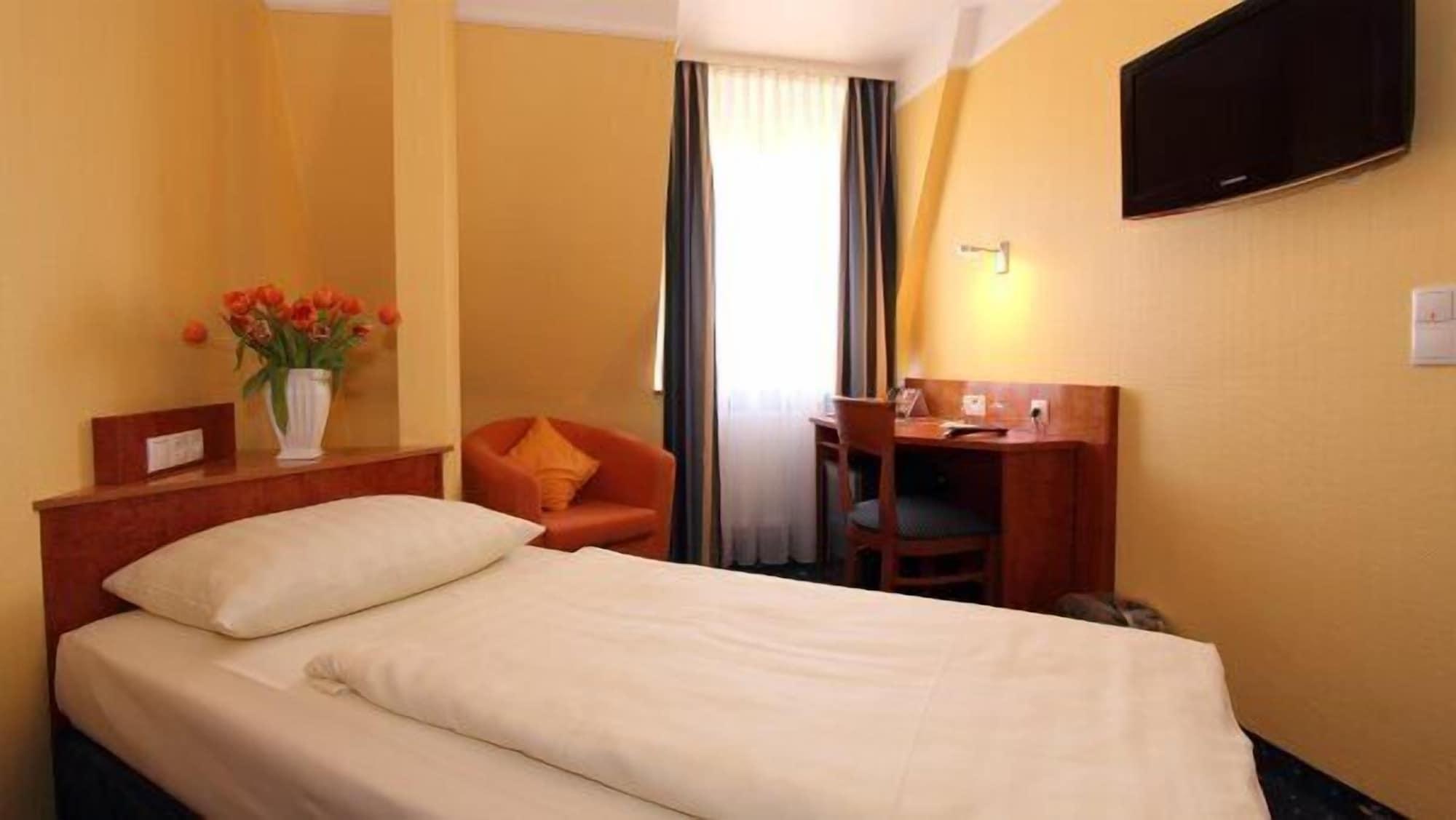 Aparthotel Astro - Nichtraucherhotel Штутгарт Экстерьер фото