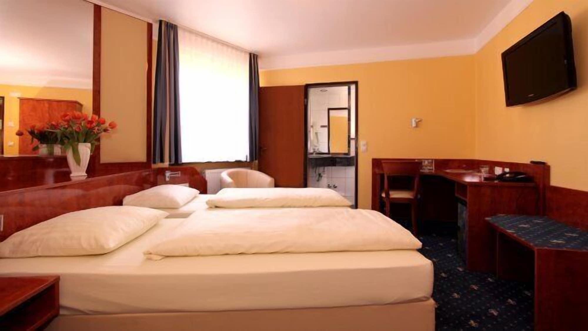 Aparthotel Astro - Nichtraucherhotel Штутгарт Экстерьер фото