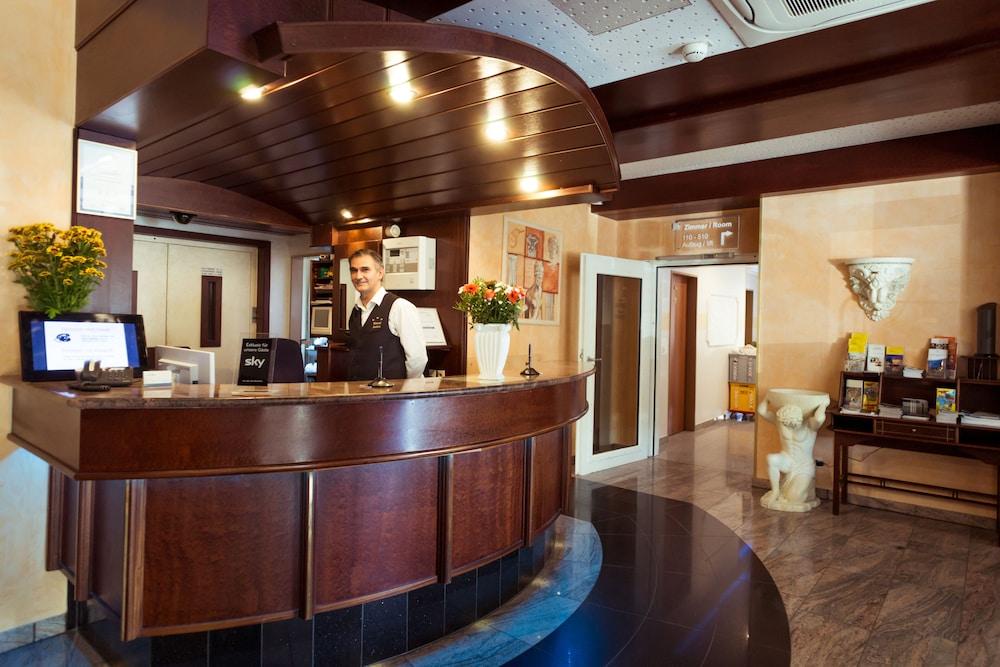 Aparthotel Astro - Nichtraucherhotel Штутгарт Экстерьер фото